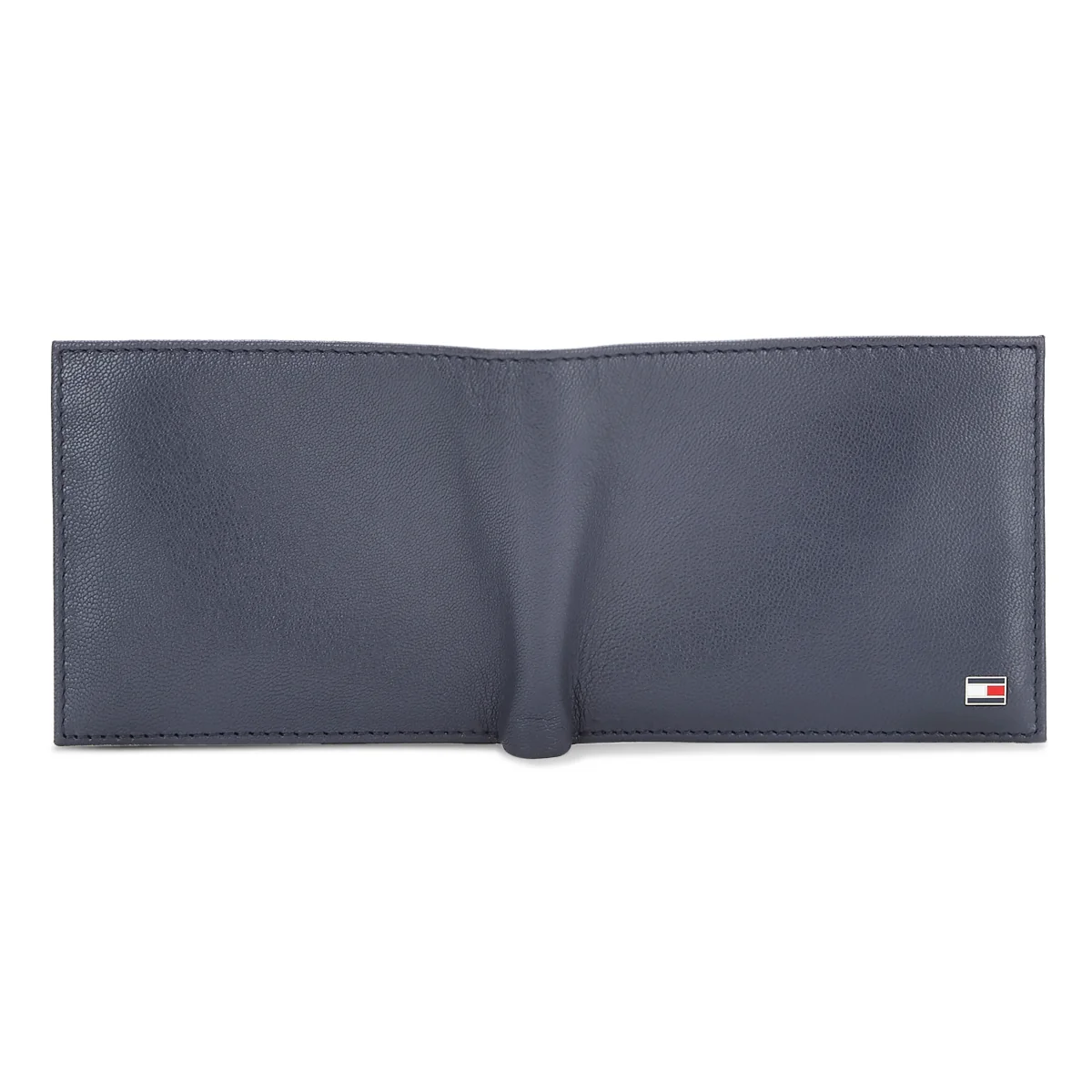 Tommy Hilfiger Eglinton Classic Men's Leather Passcase wallet - Image 7