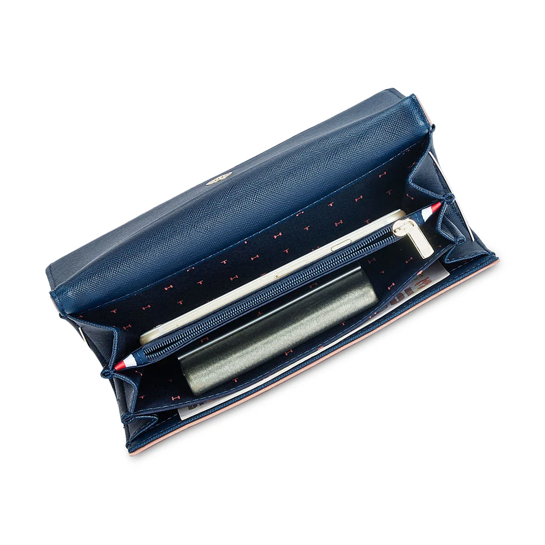 Tommy Hilfiger Jocelyn Plus Women's Vegan Textured Leather Wallet - Image 6