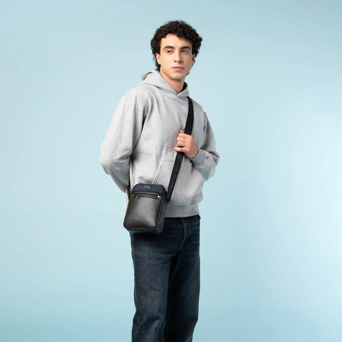 Tommy Hilfiger Veya Crossbody - Image 2
